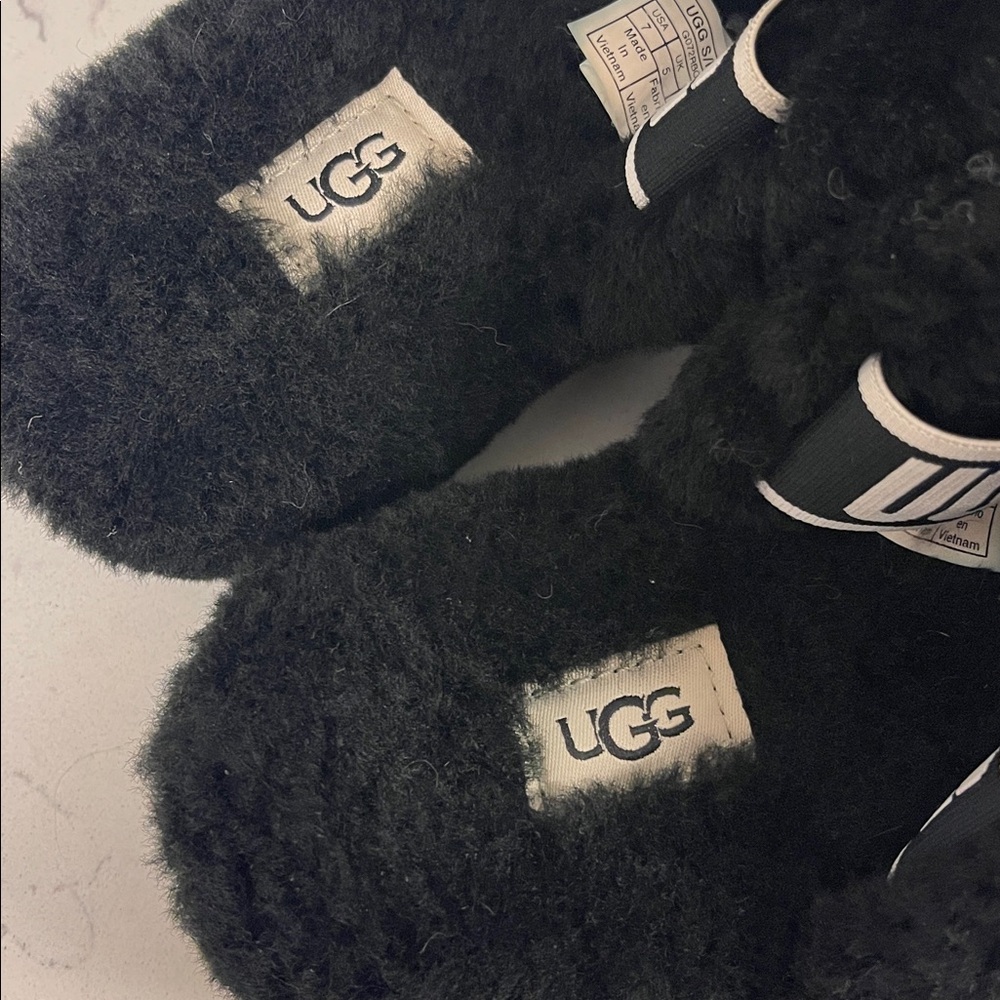 UGG Fluff Yeah Slide Women’s Size 7 Black Fluffy Slides - Picture 16 of 17